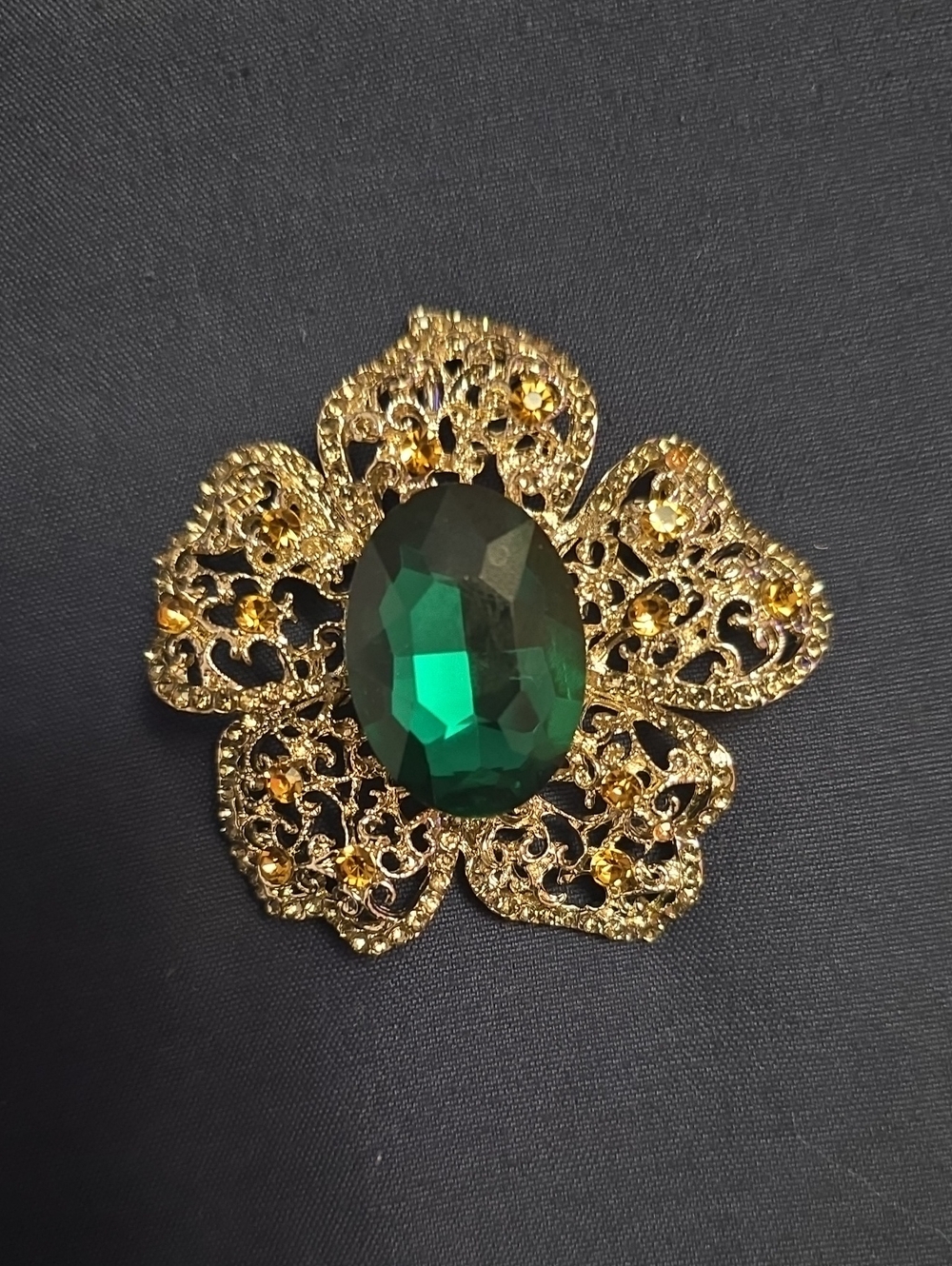 Elegant Gold-Tone Floral Brooch/Pendant with Emerald Green Center
